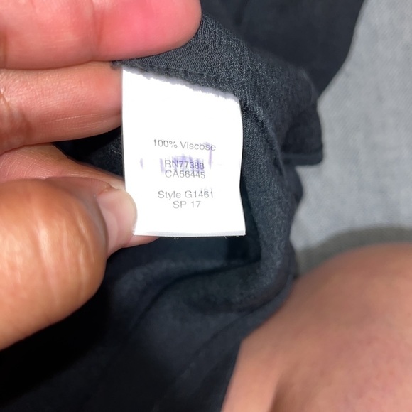 Madewell Black.  Excellent condition.
Sleeveless Keyhole Blouse Large - Picture 6 of 6